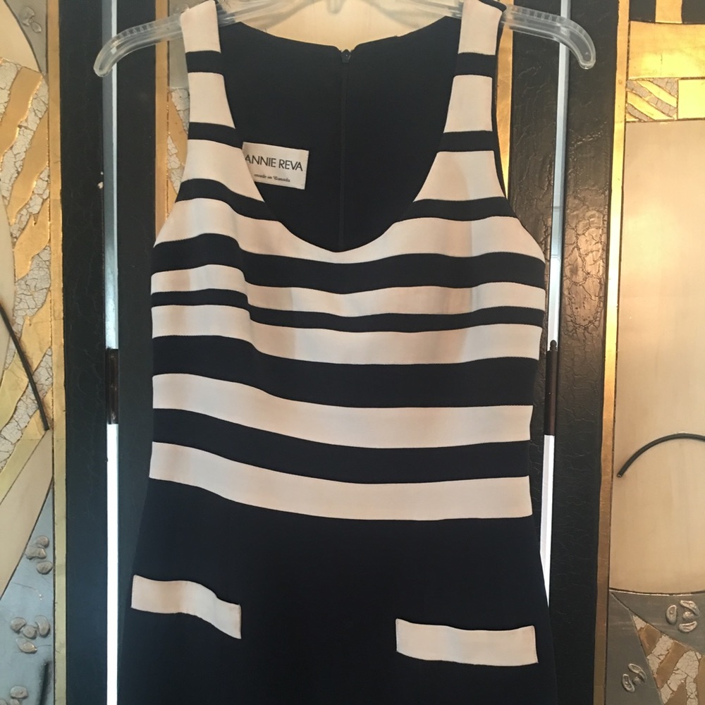 Annie Reva Black & White Top Size 6